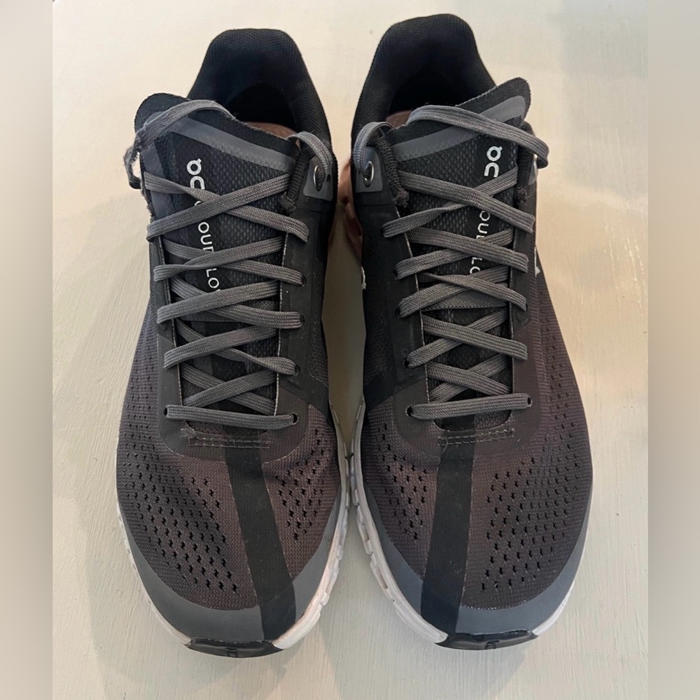 Like NEW! On Cloud Running Shoes - Picture 4 of 6
